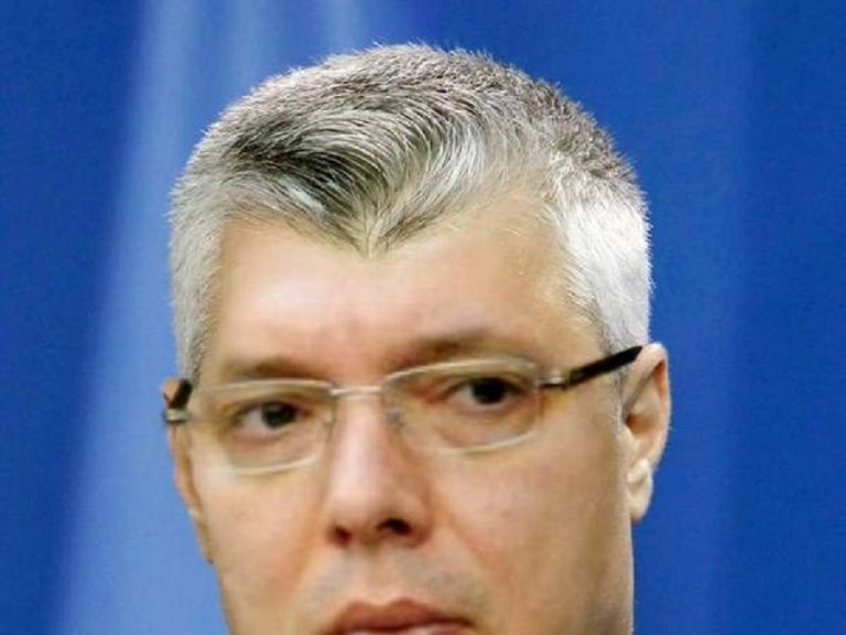 Sali Berisha poston fotomontazh të Vucicit dhe ofendon Thaçin