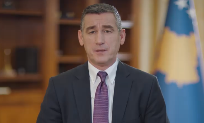 ‘A u rehatove Babë, krytë a e mbështete në tokë ?’: Letra për Veselin pas vdekjes së babait