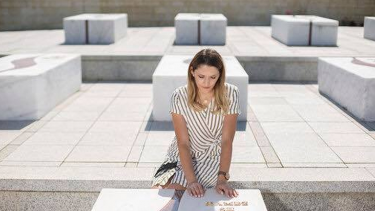 ‘Për ditëlindjen tënde babush’: Hamëz Jashari sot ka ditëlindjen, Besarta emocionon me fjalët