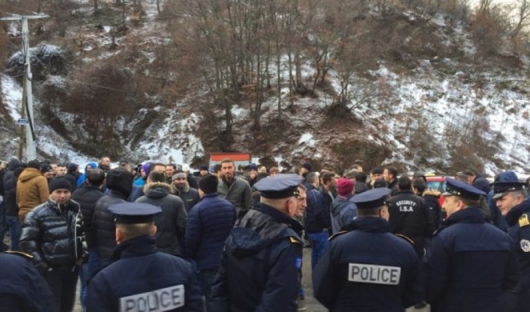Protestuesit kërkojnë që Kurti të shkojë në Stantërg