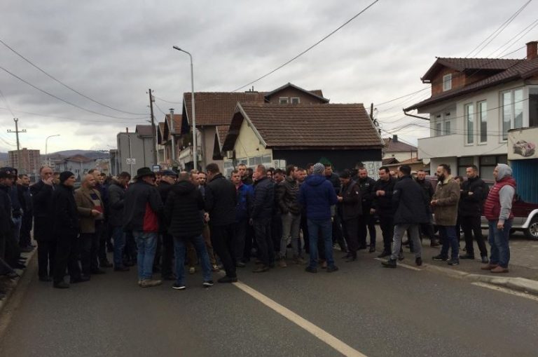 Shaljanët protestuan edhe sot para Trepçës