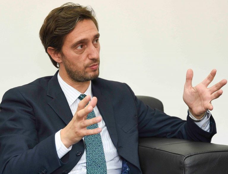 Uran Ismaili për Albin Kurtin: I pengon historia e UÇK’së, i krahasoi votuesit e Drenicës me huliganët në veri