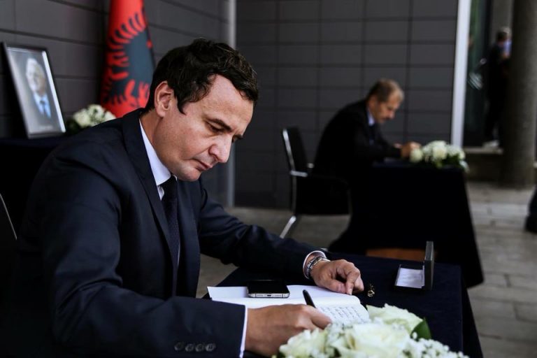 Fatura mujore e drekave të Kurtit peshon më pak se ajo ditore e Haradinajt