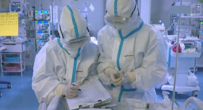 77 vjeçari i prekur me coronavirus erdhi nga Italia, u shëtit 8 ditë në Kosovë