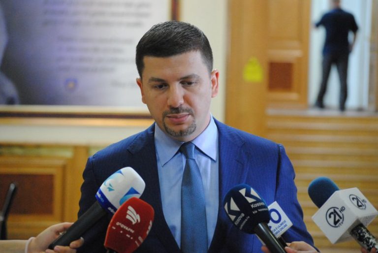 Krasniqi: S’mund të kemi vija të kuqe për partitë shqiptare, sepse ato i përfaqësojnë do qytetarë