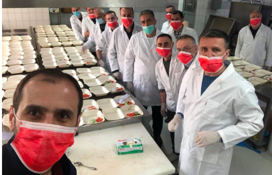 Punëtori nga menza tallet me Robert Berishën: Bonu gati se po të vjen buka