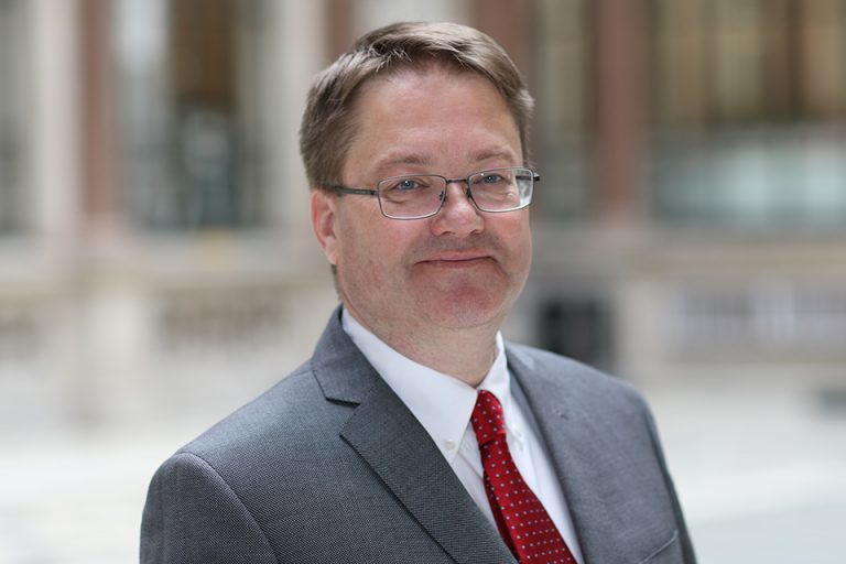 Ambasadori britanik përkrah vendimin e Qeverisë Kurti