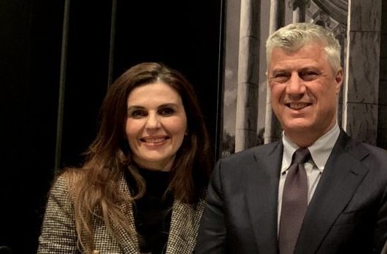 Presidenti Thaçi i thotë Vlora Çitakut: Mos u dorëhiq, vazhdoje detyrën si ambasadore