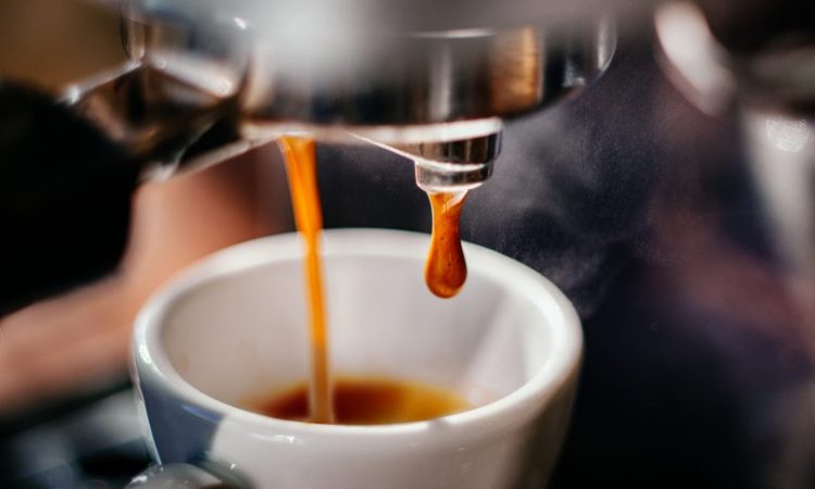 Kur do të hapen kafiteritë në Kosovë?