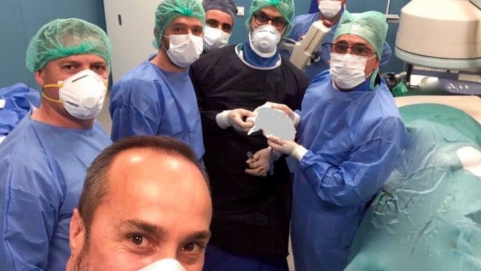 I shpëtohet jeta mrekullisht një 21-vjeçarit në QKUK