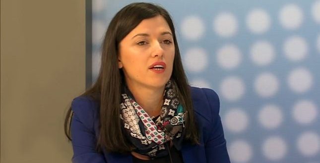 Albulena Haxhiu: Thaçit, Mustafës dhe Veselit sot iu paska rënë ndërmend Veriu i vendit