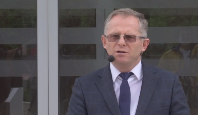 Ministri Bislimi: Harroni që e bllokoni punën e Qeverisë