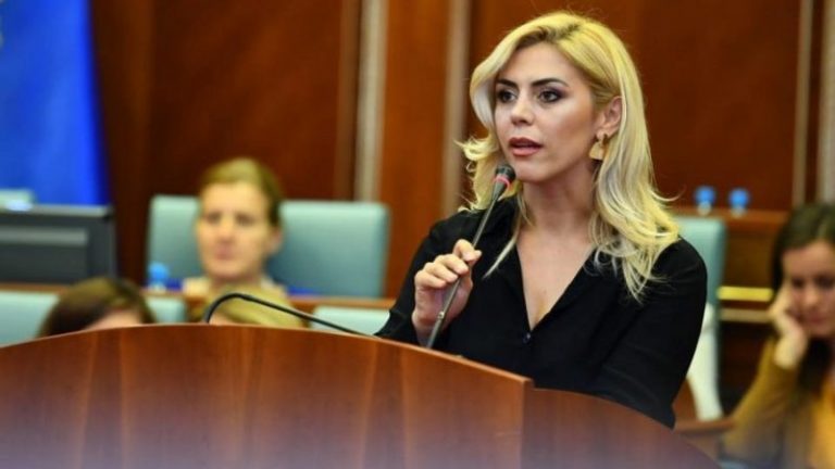 ‘E zbulon’ Deliu: Më shumë se 84 deputetë votuan pro rrëzimit të Kurtit, Vjosa Osmani t’i tregojë shifrat e sakta
