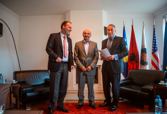 Qeveria e re afër, Isa Mustafa takon edhe Fatmir Limajn