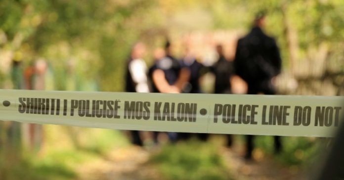 Hidhet nga kati i dymbëdhjetë i banesës një burrë në Prishtinë