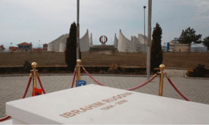 Sulmohet polici që po ruante varrin e Ibrahim Rugovës