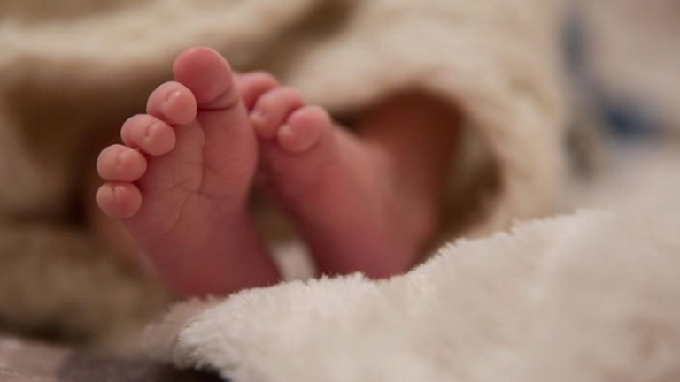 Lajm i mirë, foshnja 4 muajshe fiton betejën kundër koronavirusit