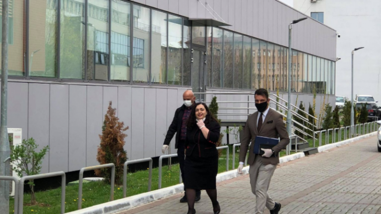 Vjosa kundër Hotit, shkon në takim me Kurtin