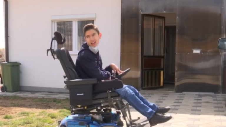 Apeli prekës i 14 vjeçarit me aftësi të kufizuar: Kur ju bëhet bajat shtëpia, na kujtoni neve