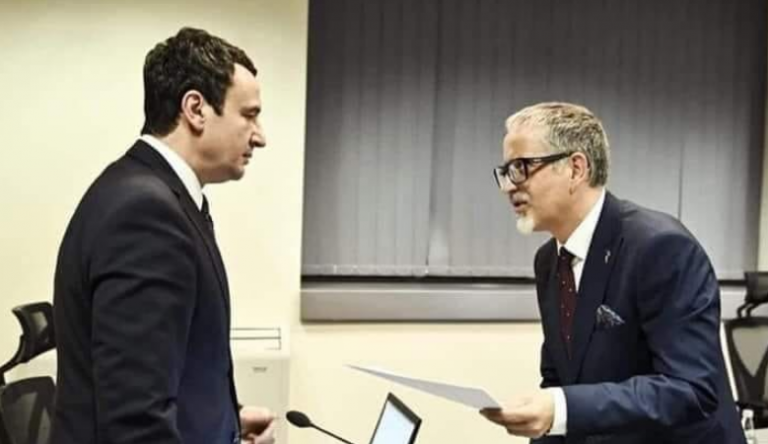 ‘Leni zyrat dhe kolltukun, dilni ballafaqohu me virusin e jo me konferenca koti’