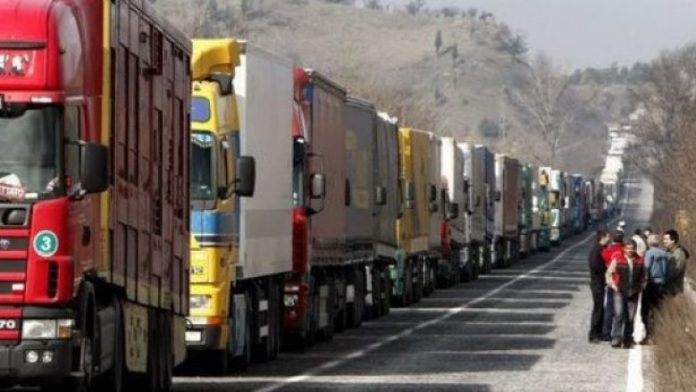 Për një javë në Kosovë, 250 kamionë sollën 1.6 milionë euro mallra serbe