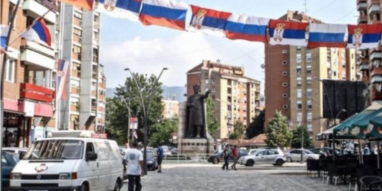 Prokuroria kërkon një muaj arrest shtëpiak për të dyshuarin që sulmoi gazetarët në veri të Mitrovicës
