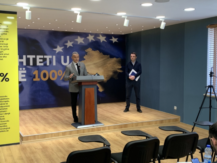 AAK-ja i propozon Qeverisë Kurti që të ndajë nga 100 euro për secilin qytetar