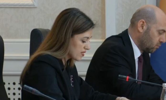 Haxhiu ia lexon presidentit letrën e Kurtit: Nuk kam refuzuar ende mandatarin, po veproni kundër Kushtetutës