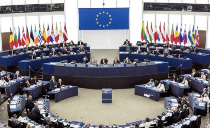 Europarlamentarët mirëpresin heqjen e taksës, presin nga BE-ja heqjen e vizave për Kosovën