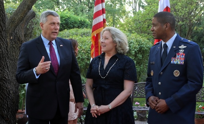 Bashkëshortja e Kosnett i del në krah Kurtit: Ka të drejtë, është e mundur lirimi i shtetit të kapur