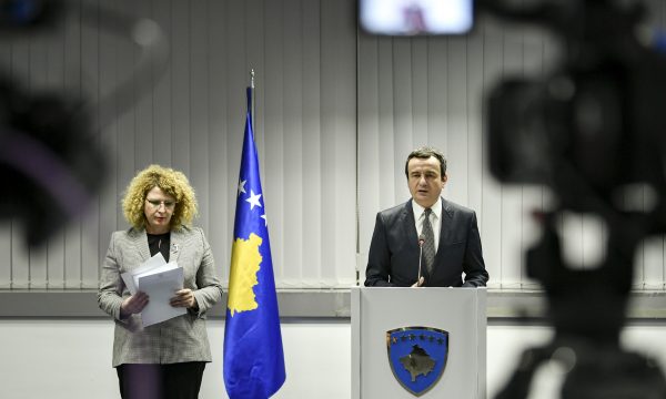 Me shumicë votash, Qeveria vendos reciprocitetin me Serbinë