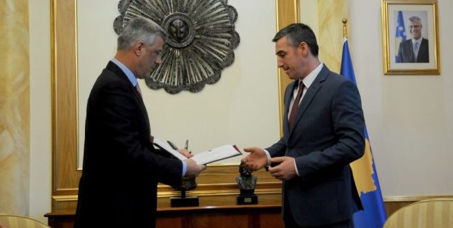 Veseli viziton Thaçin pas operacionit, thotë se së shpejti i kthehet punës dhe familjes