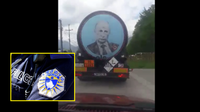 Ndalohet nga policia shoferi që e voziti maunën me fotografinë e Putinit në Pejë
