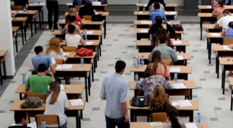 Ministria e Arsimit pritet t’i kthejë për dy javë në shkolla maturantët dhe semimaturantët