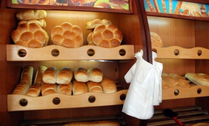 Punëtorët e marketeve, barnatoreve e furrëtarët nuk i marrin 100 euro shtesë, shteti u vendos tatim dhe i marrin 85