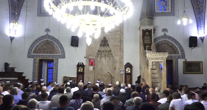 Xhamitë do të jenë të mbyllura edhe gjatë festës së Fitër Bajramit, nis peticioni për hapjen e tyre