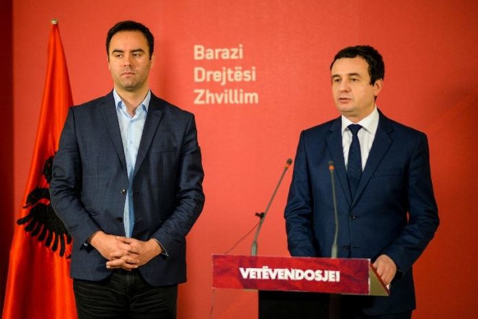 A janë përçarë Kurti e Konjufca? Reagojnë për herë të parë nga Vetëvendosje