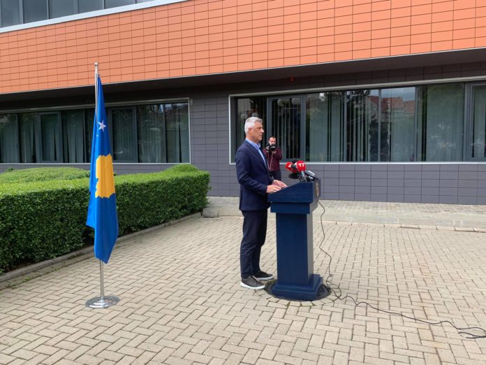 Thaçi uron Hotin, kërkon nga Kurti të lirojë “zyret e uzurpuara”