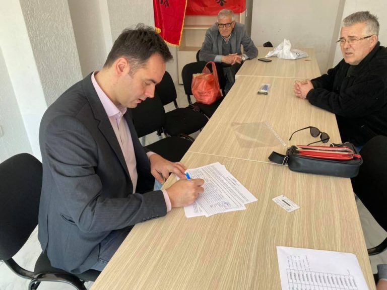 Konjufca bën thirrje te qytetarët që ta nënshkruajnë peticionin për zgjedhje