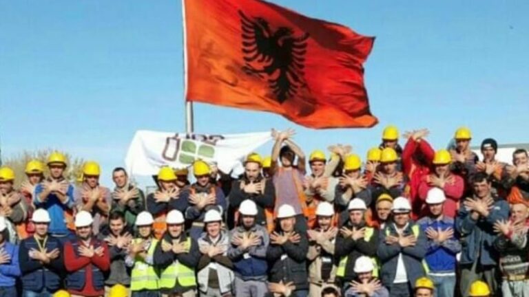 Pacolli publikon fotografi të punëtorëve nga Kazakistani: I lutet Zotit që t’i ruaj në punë