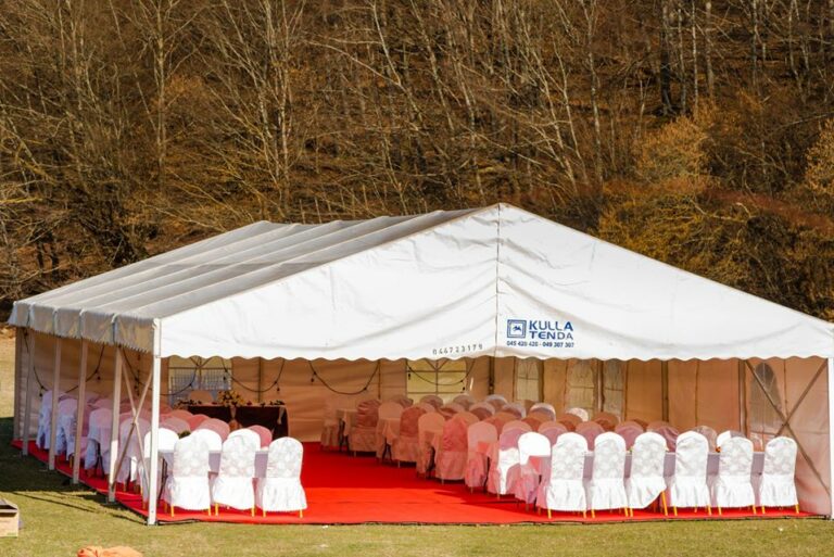 Shoqatat e bizneseve bien dakord me Qeverinë Hoti: Dasmat lejohen nga 1 korriku