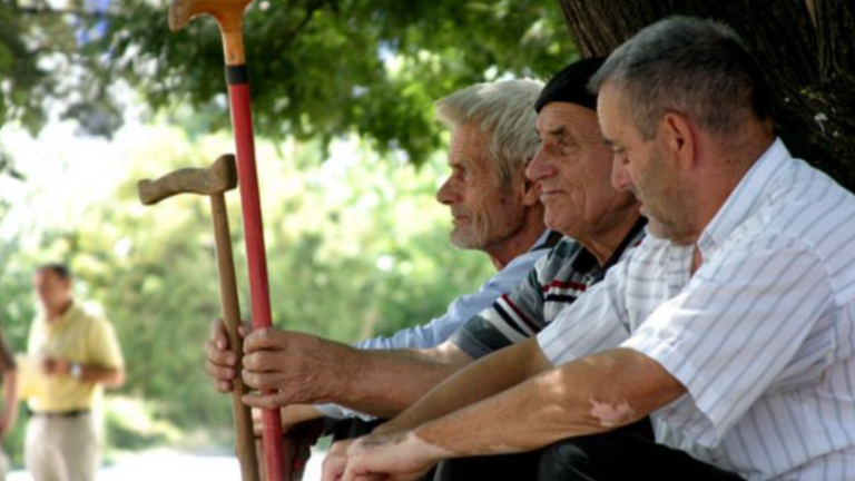 Premtohet rritje e pensioneve për të moshuarit në Kosovë