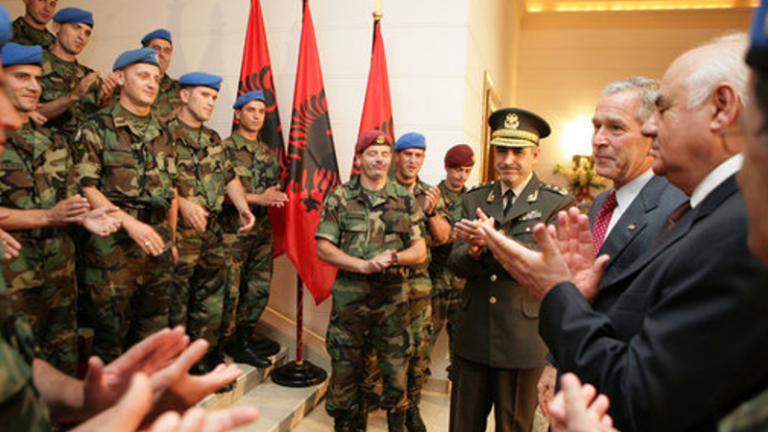 ‘Mjaft është mjaft, Kosova duhet të jetë e pavaruar’: 13 vjet nga deklarata historike e Bushit