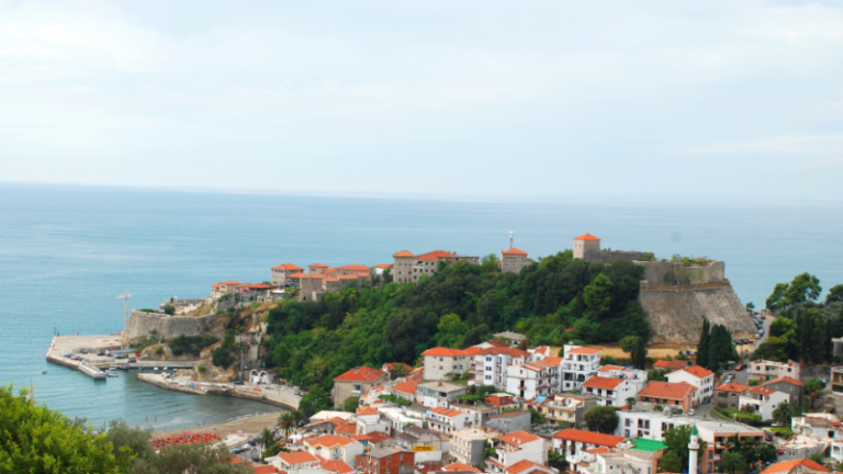 Ky është kushti për kosovarët për të shkruar sivjet në pushime në Mal të Zi