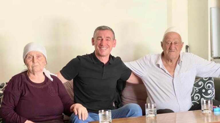 Kadri Veseli viziton Burojën: Me prindërit e vëllait tim nga lufta, Hashim Thaçit