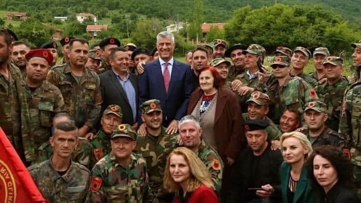 Thaçi: Me bashkëluftëtarët që thyen kufirin shqiptaro-shqiptar, në malet e Pashtrikut