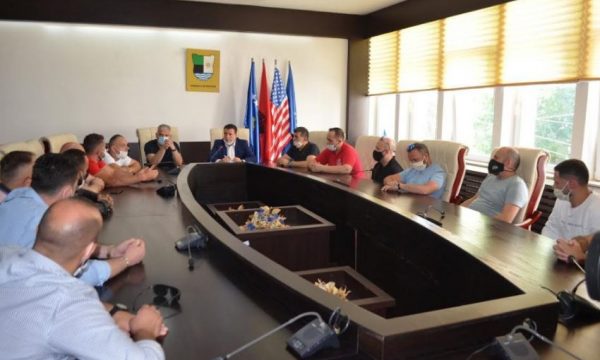 Gastronomët e Mitrovicës thonë se nuk do t’i zbatojnë kufizimet e Qeverisë