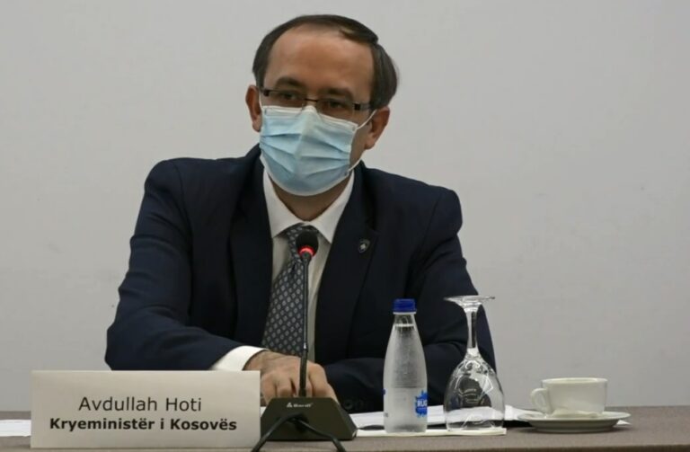 Hoti: Numri i të infektuarve po bie për shkak të masave të marra nga Qeveria