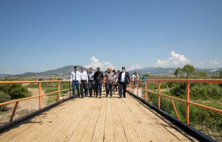Përurohet ura në fshatin Doberllukë