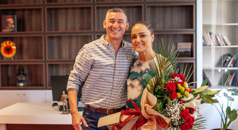 Kadri Veseli uron bashkëshorten për datëlindje, tregon si u njohën